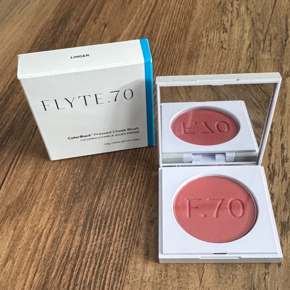 Flyte.70  Pressed Cheek Blush Shade Linger